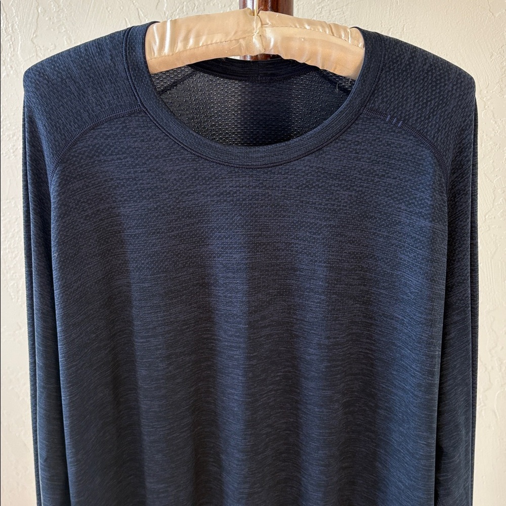 Men’s Lululemon long sleeve performance T shirt. - Picture 2 of 16